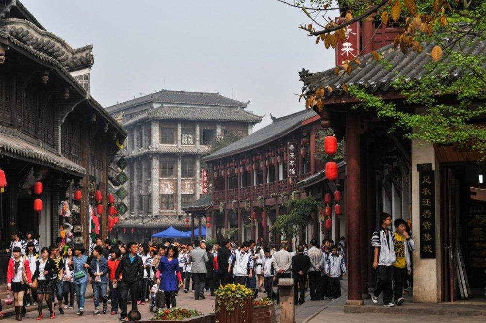 草根出身,凭人设一度爆红,超越妹妹新剧让人眼前一亮