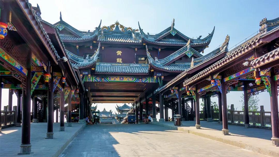 狠人我白哥,胜仗打得多,单排上分相当快,对手见了直哆嗦